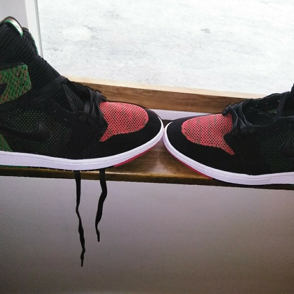 Air Jordan one Flyknit - Picture 3 of 3